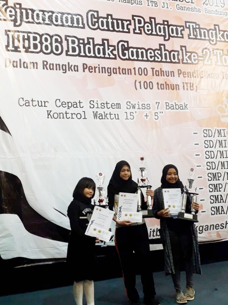 Para Juara Kejuaraan Catur Pelajar Tingkat Nasional Bidak Ganesha ITB’86 ke-2 Tahun 2019