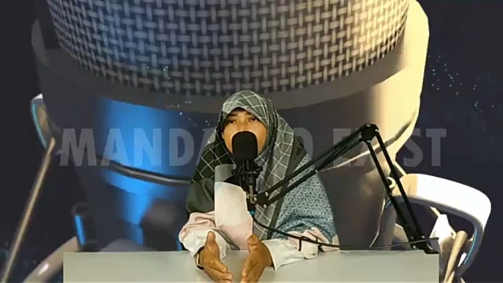 Ibu Waka Kurikulum memberikan pertanyaan kepada para kandidat